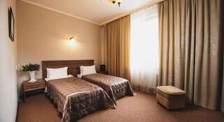 Гостиница Адмирал Отель Севастополь Стандартный двухместный номер с 2 отдельными кроватями-6